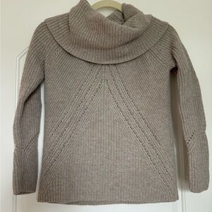 Beige Ann Taylor petite sweater size small!